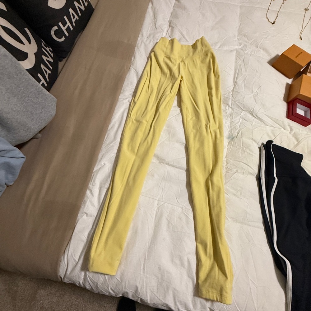 Young La Yellow Leggings - Picture 2 of 4